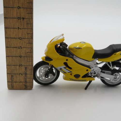 Maisto Truimph TT 600 model motorcycle - Scale 1/18