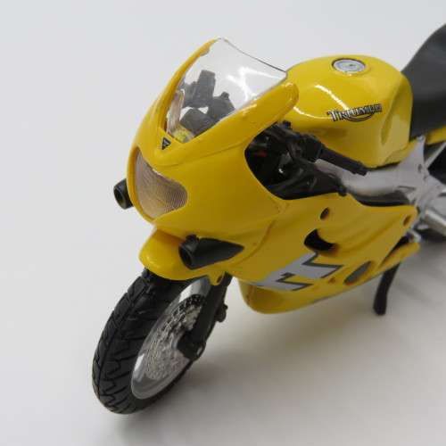 Maisto Truimph TT 600 model motorcycle - Scale 1/18