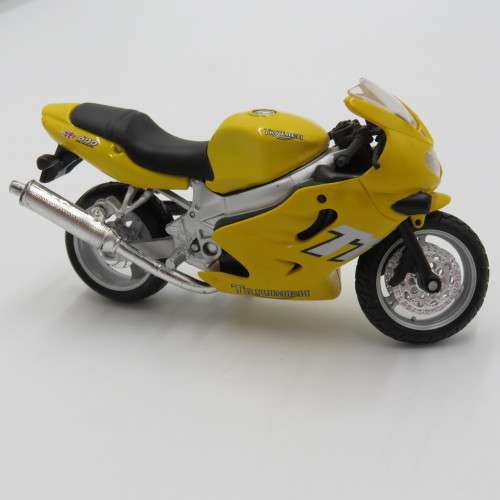 Maisto Truimph TT 600 model motorcycle - Scale 1/18