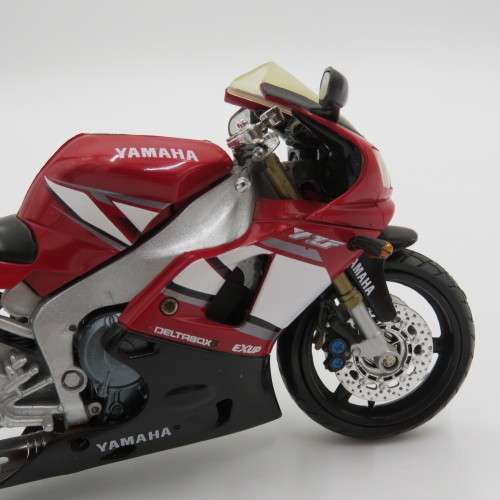 NewRay Yamaha YZF-R1 model motorcycle - Exhaust losing colour - Scale 1/12
