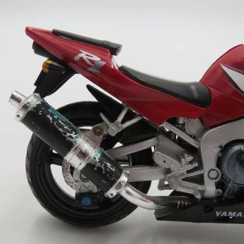 NewRay Yamaha YZF-R1 model motorcycle - Exhaust losing colour - Scale 1/12