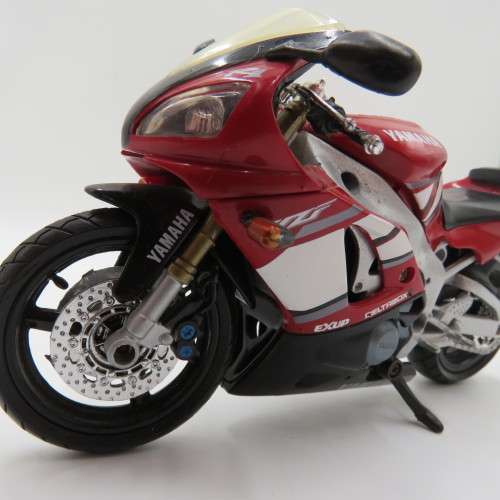 NewRay Yamaha YZF-R1 model motorcycle - Exhaust losing colour - Scale 1/12