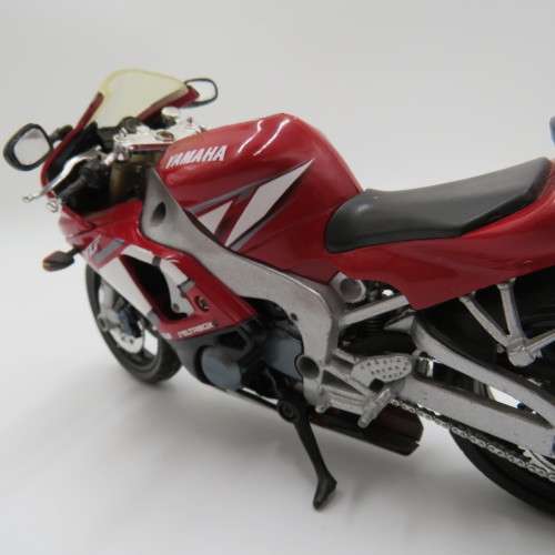 NewRay Yamaha YZF-R1 model motorcycle - Exhaust losing colour - Scale 1/12