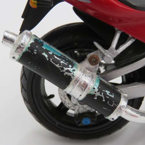 NewRay Yamaha YZF-R1 model motorcycle - Exhaust losing colour - Scale 1/12