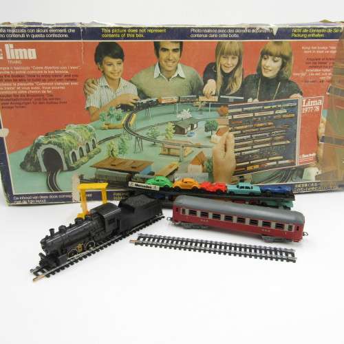 Vintage Lima 1977-78 train set with SAR passenger coach in originial box