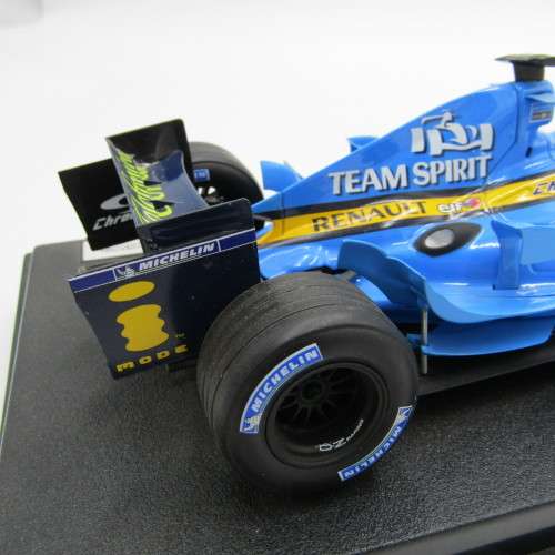 Hot Wheels Formula 1 Renault R26 racing model car - #2 Giancarlo Fisichella - scale 1/18 in box
