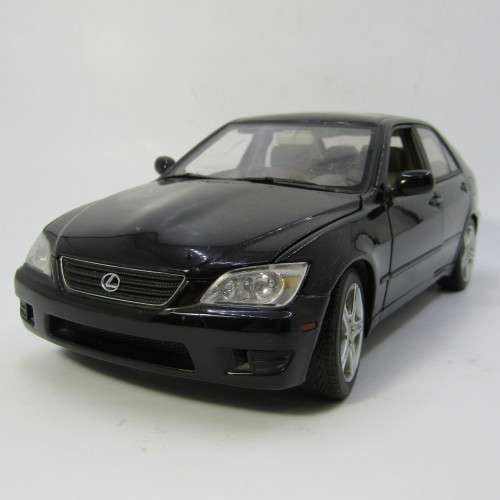AutoArt Lexus IS300 model car - scale 1/18