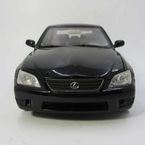 AutoArt Lexus IS300 model car - scale 1/18