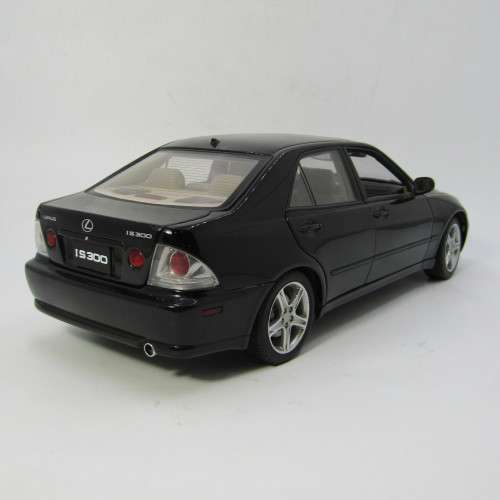 AutoArt Lexus IS300 model car - scale 1/18