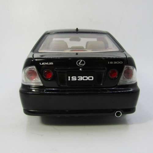 AutoArt Lexus IS300 model car - scale 1/18