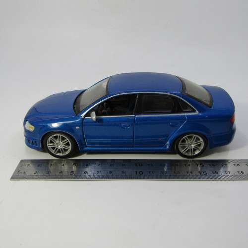Bburago Audi RS4 model car - scale 1/24