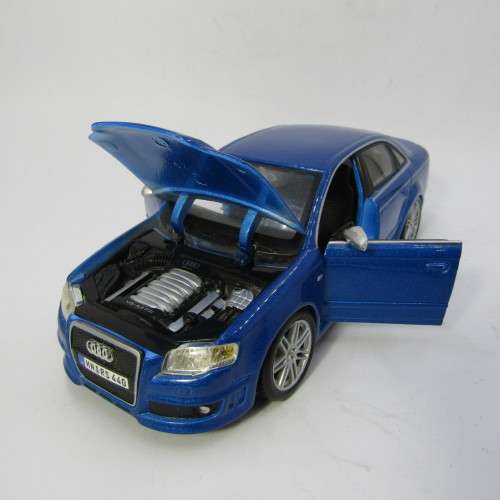 Bburago Audi RS4 model car - scale 1/24