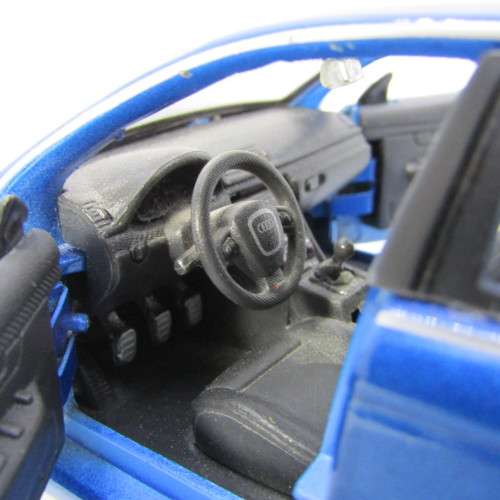 Bburago Audi RS4 model car - scale 1/24