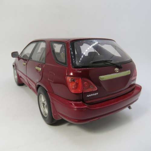 Auto Art Toyota Harrier model car - rear wheels repaired - Scale 1/18