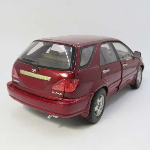 Auto Art Toyota Harrier model car - rear wheels repaired - Scale 1/18
