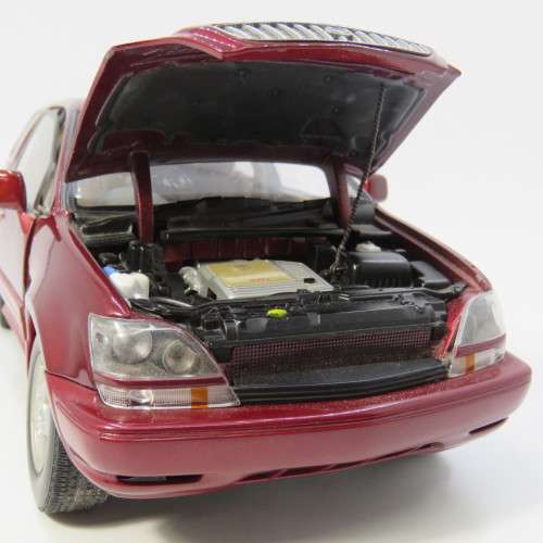 Auto Art Toyota Harrier model car - rear wheels repaired - Scale 1/18