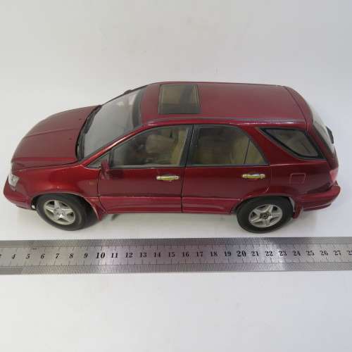 Auto Art Toyota Harrier model car - rear wheels repaired - Scale 1/18