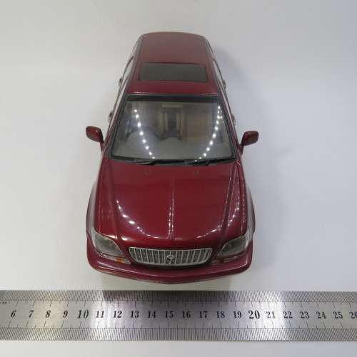Auto Art Toyota Harrier model car - rear wheels repaired - Scale 1/18