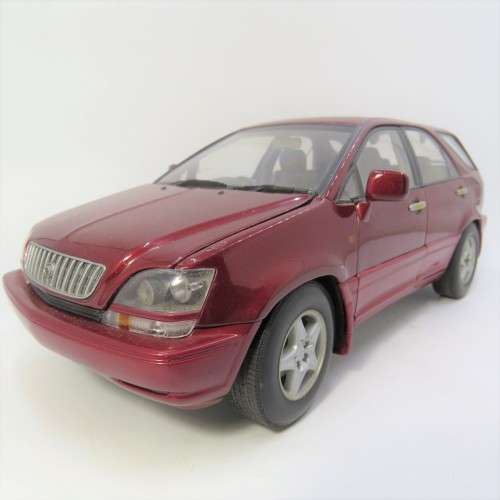 Auto Art Toyota Harrier model car - rear wheels repaired - Scale 1/18