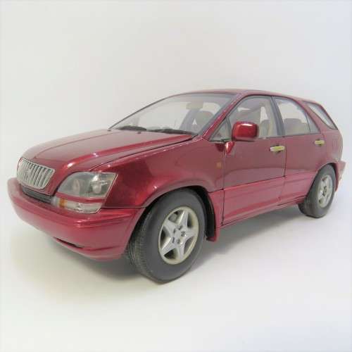Auto Art Toyota Harrier model car - rear wheels repaired - Scale 1/18