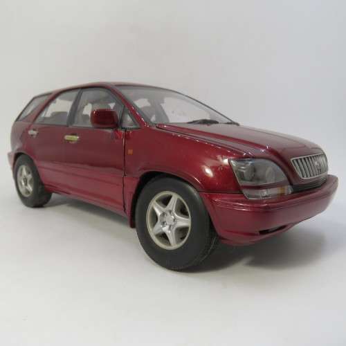 Auto Art Toyota Harrier model car - rear wheels repaired - Scale 1/18