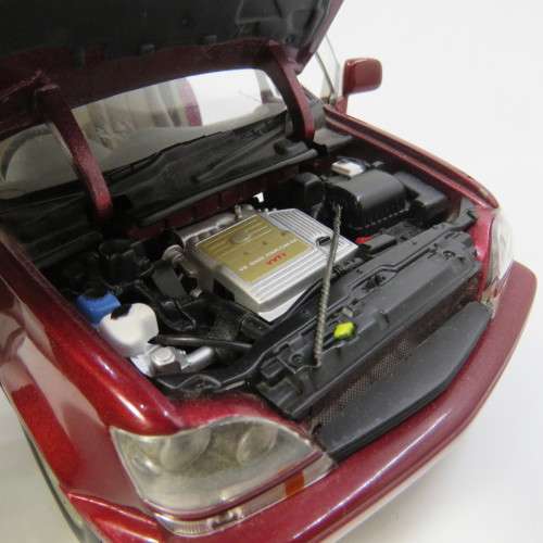Auto Art Toyota Harrier model car - rear wheels repaired - Scale 1/18