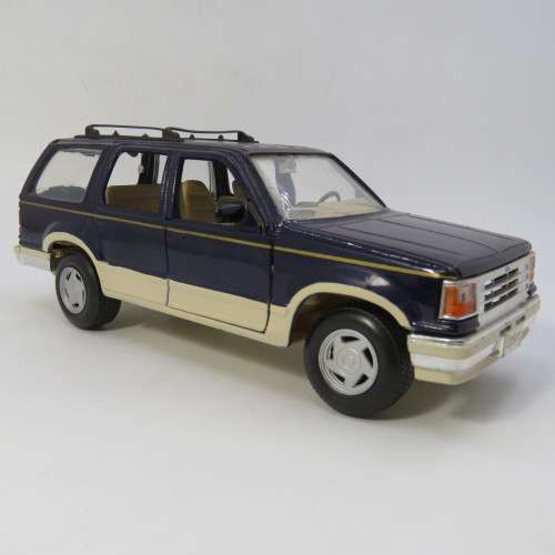 Maisto Ford Explorer die-cast model car - Scale 1/24