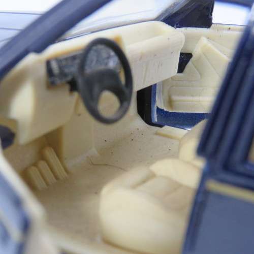 Maisto Ford Explorer die-cast model car - Scale 1/24