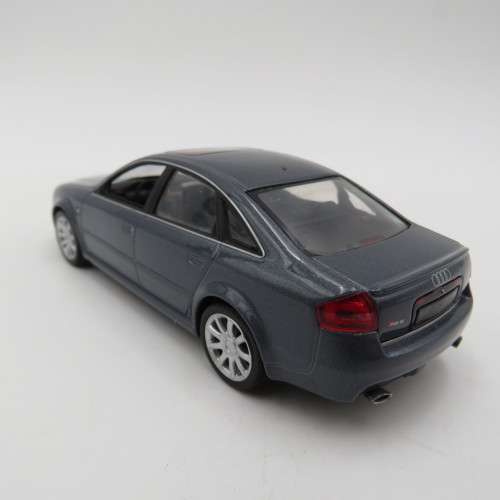 Minichamps 2002 Audi RS6 model car - missing mirror - scale 1/43