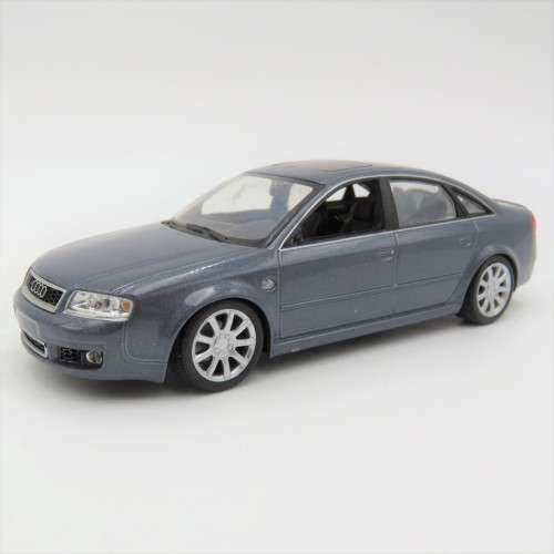Minichamps 2002 Audi RS6 model car - missing mirror - scale 1/43