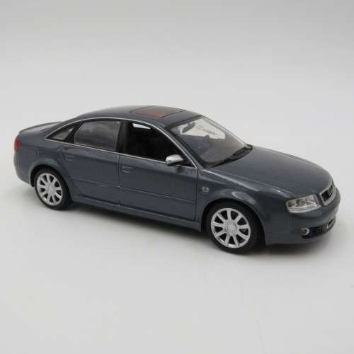 Minichamps 2002 Audi RS6 model car - missing mirror - scale 1/43
