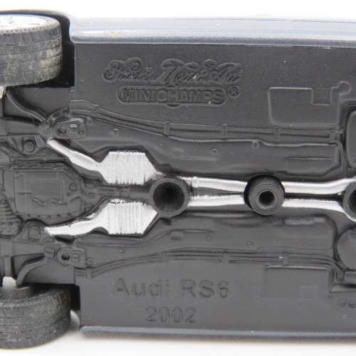 Minichamps 2002 Audi RS6 model car - missing mirror - scale 1/43