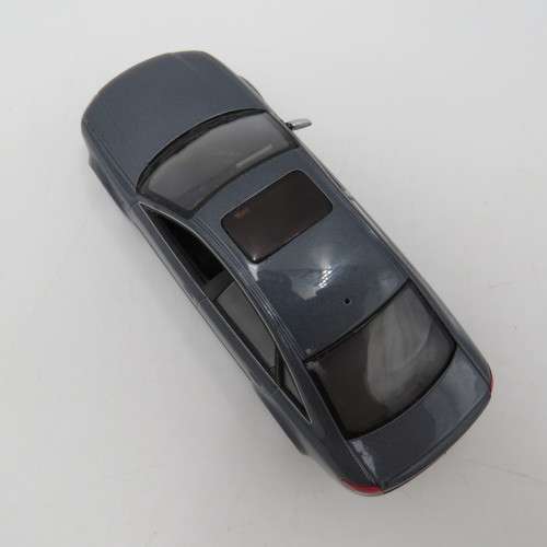 Minichamps 2002 Audi RS6 model car - missing mirror - scale 1/43