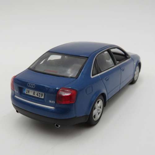 Minichamps 2000 Audi A4 model car - Mirror missing - scale 1/43