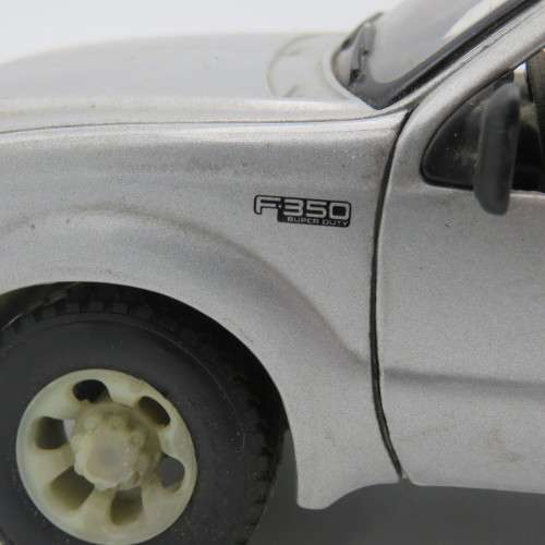 Maisto Ford F-350 super duty pick-up truck model - Scale 1/27