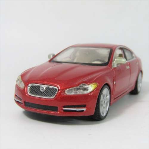 Bburago Jaguar XF model car - scale 1/32