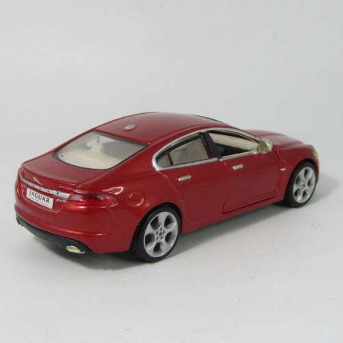 Bburago Jaguar XF model car - scale 1/32