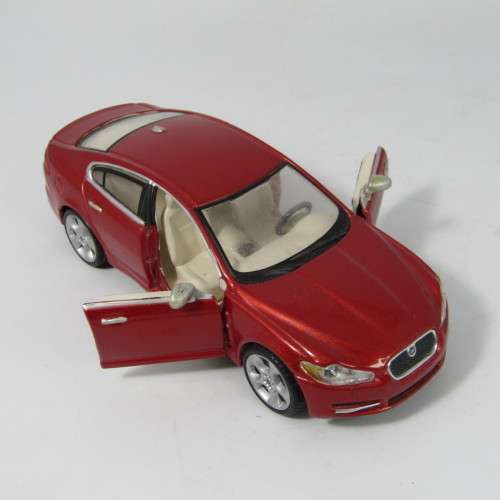 Bburago Jaguar XF model car - scale 1/32