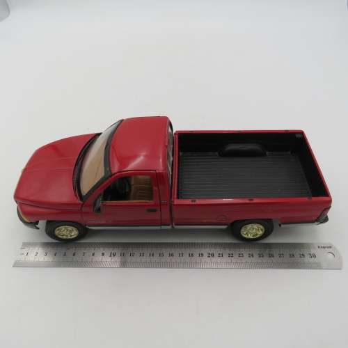 ERTL Dodge RAM 2500 pickup truck model car - Scale 1/18