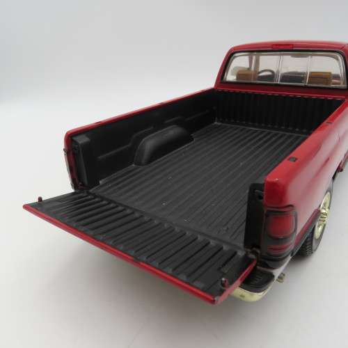 ERTL Dodge RAM 2500 pickup truck model car - Scale 1/18