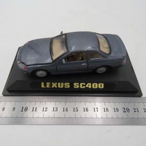 Yatming Lexus SC400 model car - Scale 1/43