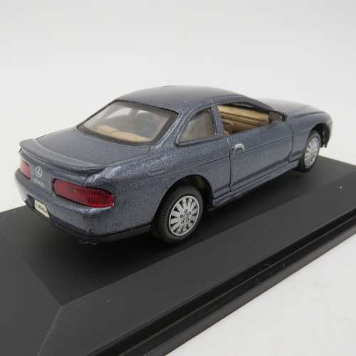Yatming Lexus SC400 model car - Scale 1/43