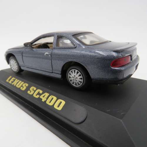 Yatming Lexus SC400 model car - Scale 1/43