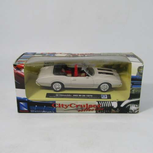 NewRay 1970 Oldsmobile 442 W-30 model car - scale 1/43
