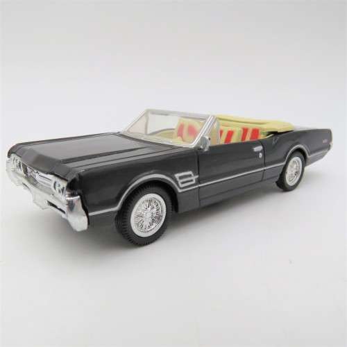 NewRay 1966 Oldsmobile 4-4-2 model car - scale 1/43