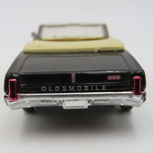 NewRay 1966 Oldsmobile 4-4-2 model car - scale 1/43