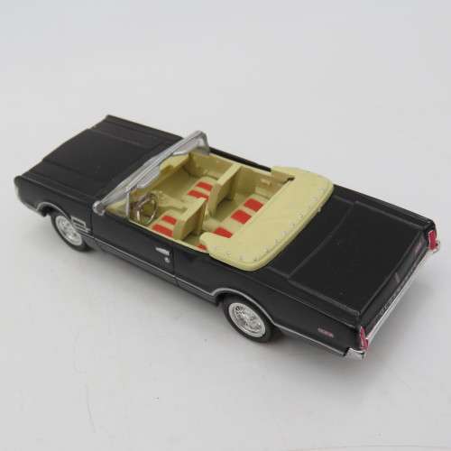 NewRay 1966 Oldsmobile 4-4-2 model car - scale 1/43