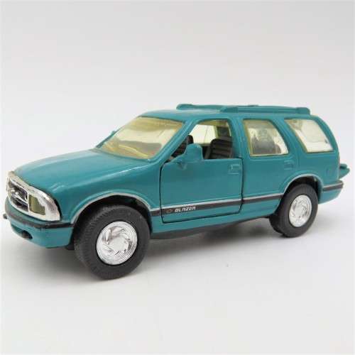 Road Champs Chevrolet Blazer model car - Scale 1/43