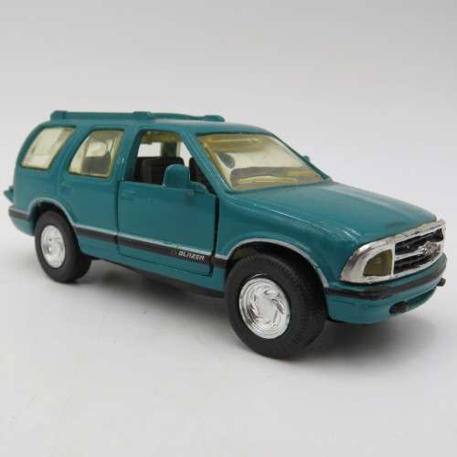 Road Champs Chevrolet Blazer model car - Scale 1/43