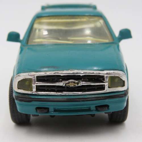 Road Champs Chevrolet Blazer model car - Scale 1/43